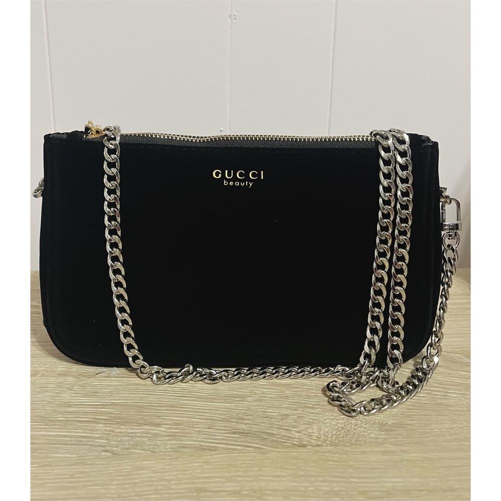 Gucci Beauty Pouch To Crossbody Purse
Velvet Burgundy black with chain